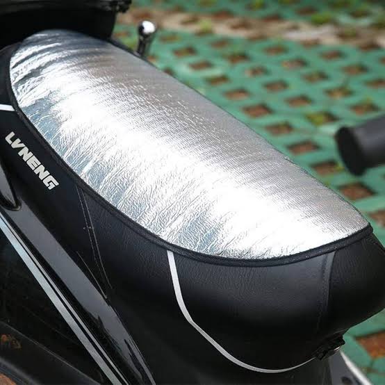Sun‑reflective aluminum pad on scooter seat protecting from heat