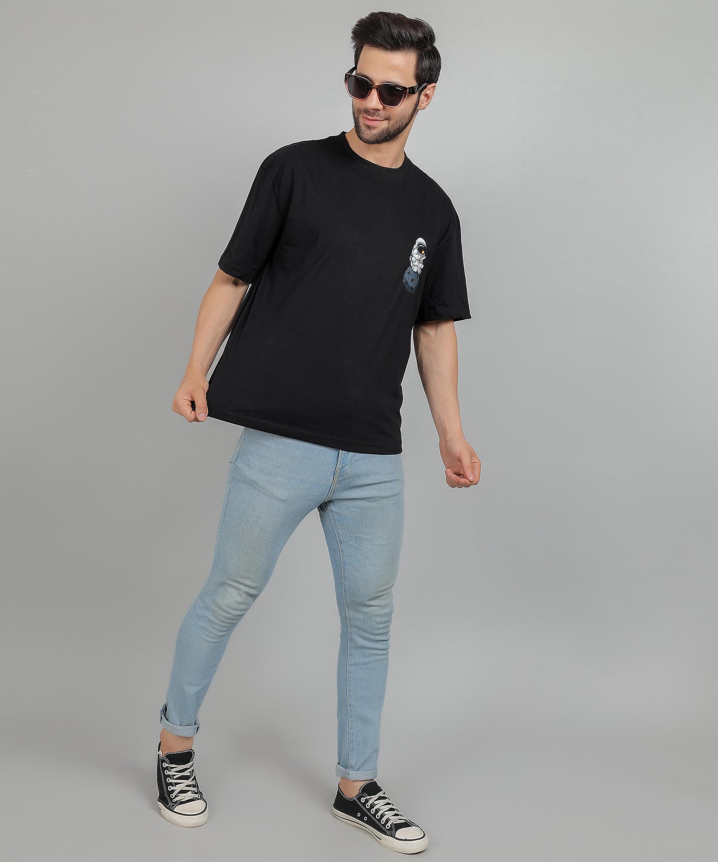 Men’s black oversized graphic t‑shirt with bold print and relaxed streetwear fit